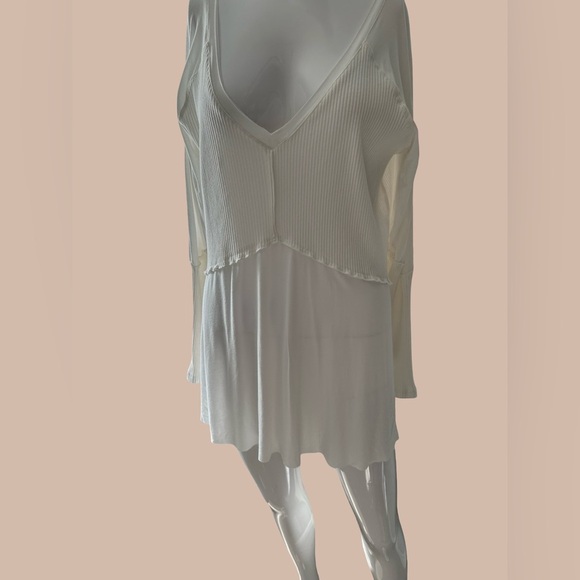 POL Cream V-Neck Women's Blouse - Picture 4 of 7